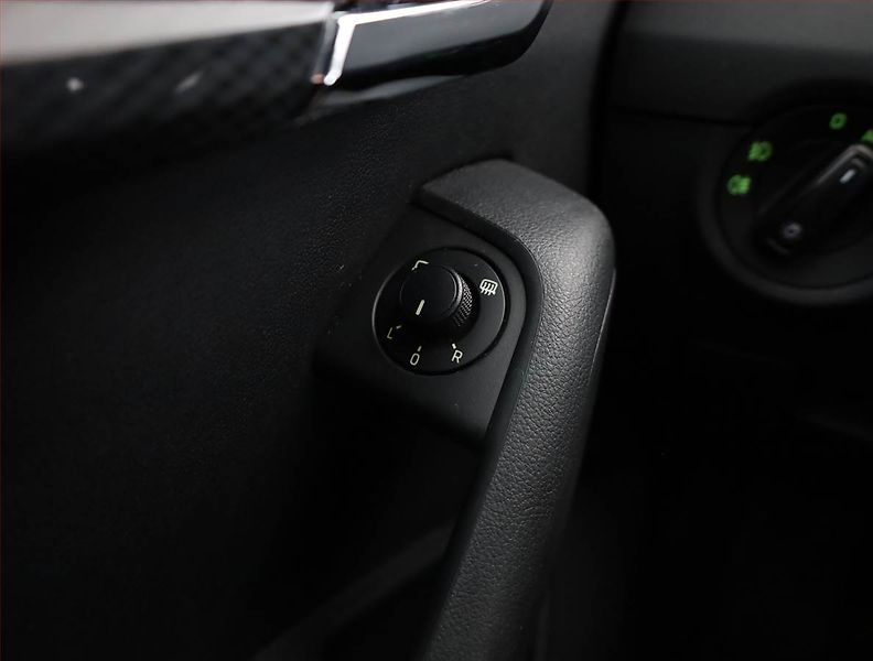 Škoda Octavia (2014) RS 2.0 TDI, Serv.kniha, Xenony - fotka 15 z 18