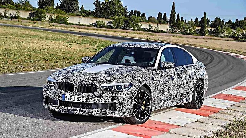 Prozatím maskované BMW M5.