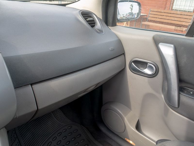 Renault Scénic (2006) 1.6i 82KW – PO ROZVODECH - fotka 21 z 38