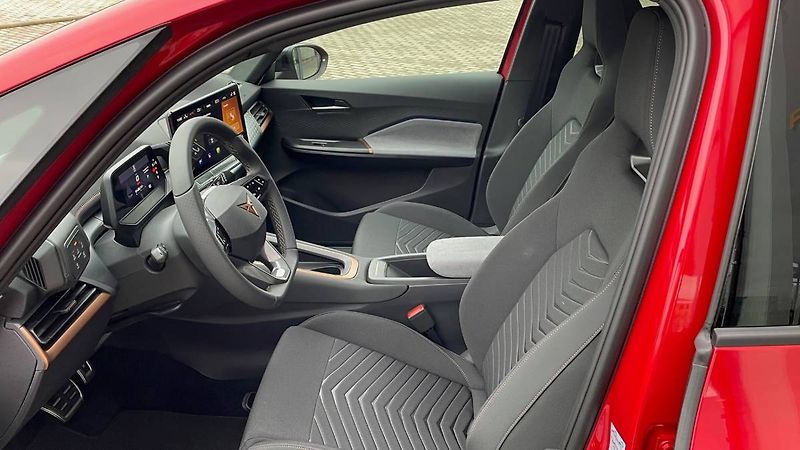 Cupra Born (2023) 58kWh / 204k - fotka 9 z 25