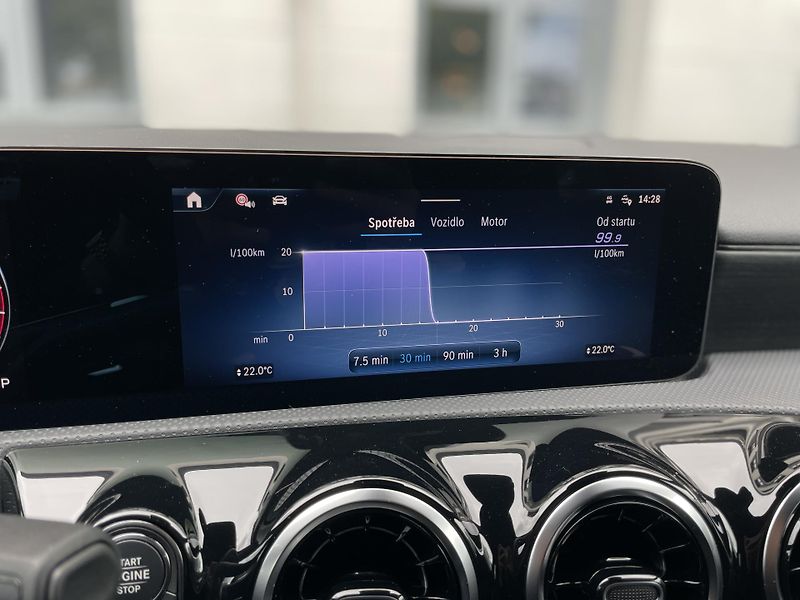 Mercedes-Benz Třídy A 180 AMG - fotka 25 z 27