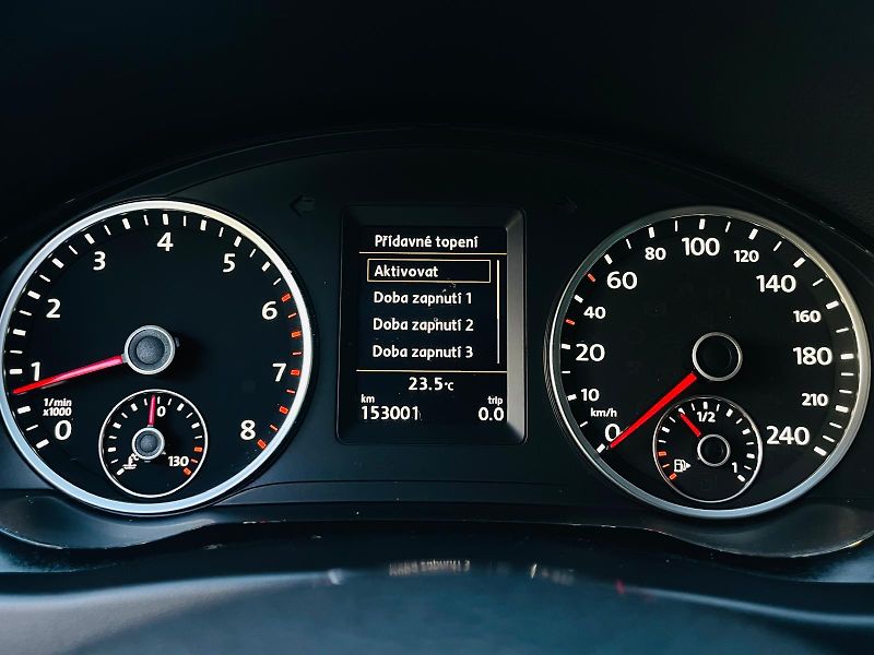 Volkswagen Tiguan 1.4TSI 4x4 MAN SERVISKA TAŽNÉ - fotka 47 z 52
