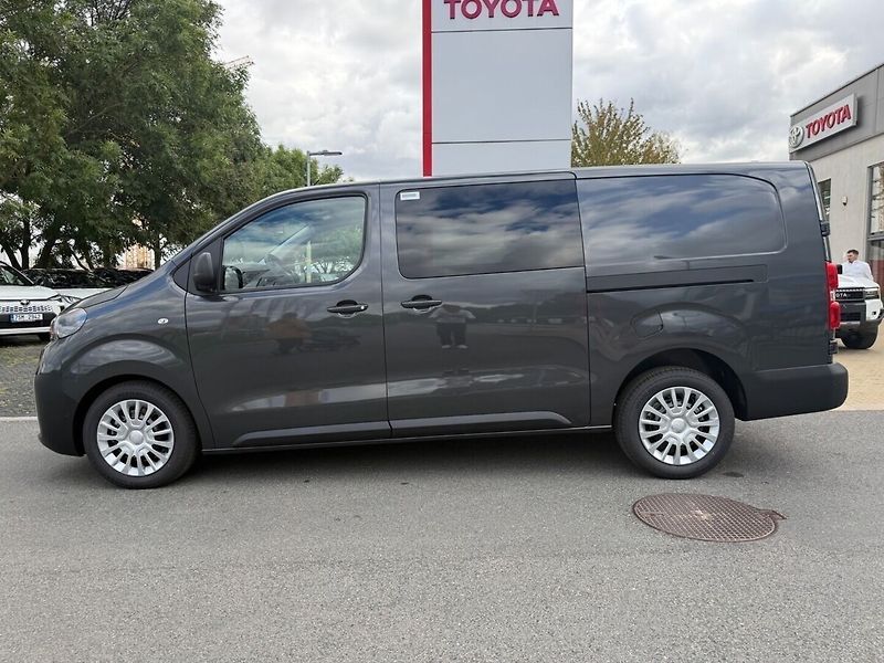 Toyota ProAce L2 2.2L Diesel 150k 6MT Crew C - fotka 3 z 10