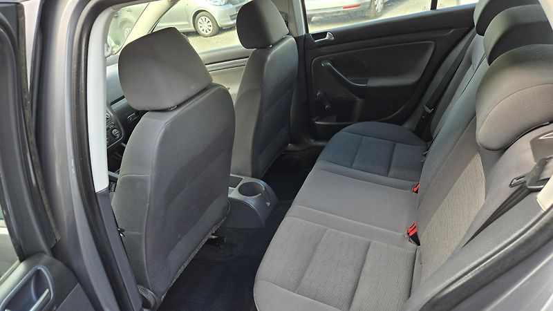 Volkswagen Golf 1.4 TRENDLINE  59KW - fotka 14 z 35