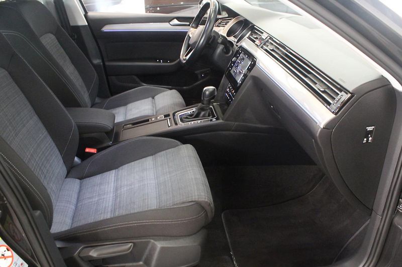 Volkswagen Passat (2020) 2.0TDI DSG Facelift Matrix  - fotka 23 z 34