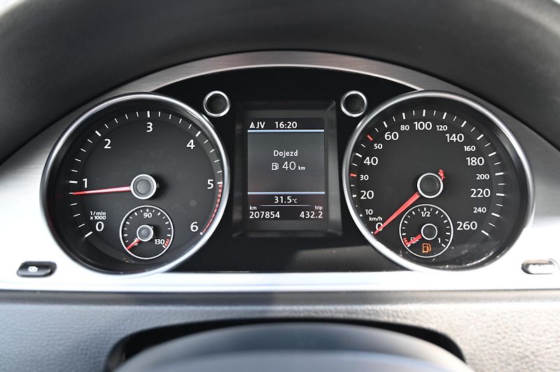 Volkswagen Passat Variant 2.0TDI 103KW Highline  - fotka 17 z 52