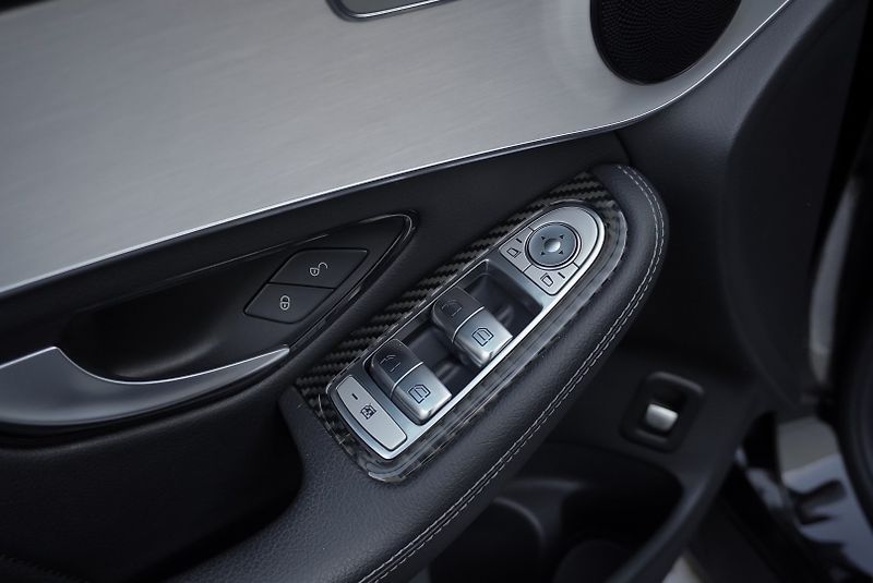 Mercedes-Benz GLC (2019) 300 4MATIC AMG - fotka 28 z 32