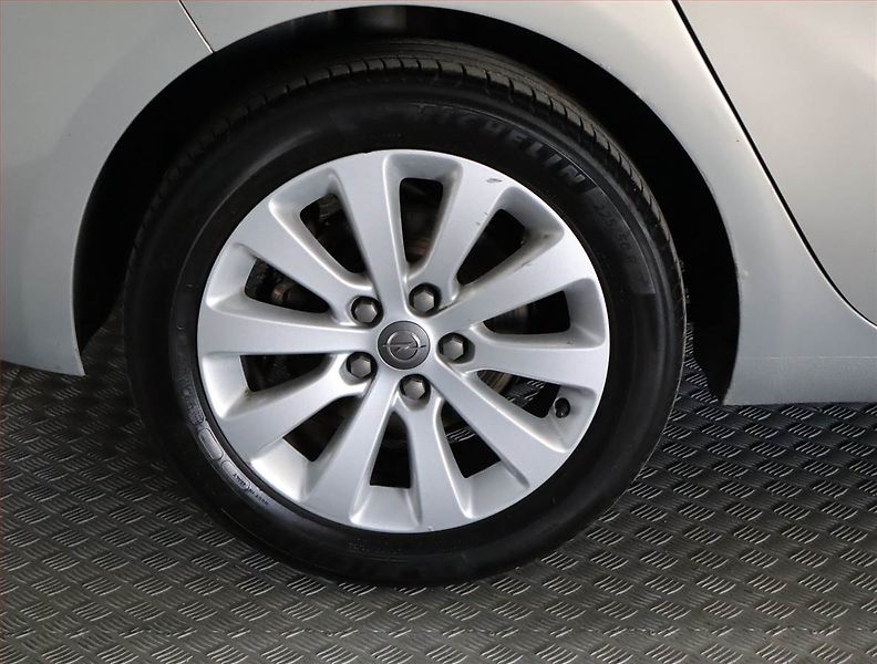 Opel Zafira (2015) 2.0 CDTI, Serv.kniha, Navi - fotka 15 z 19