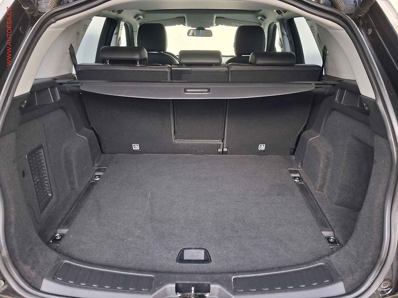 Land Rover Discovery Sport (2017) 2.0 TD4 4x4, AT, kůže, panor - fotka 7 z 17