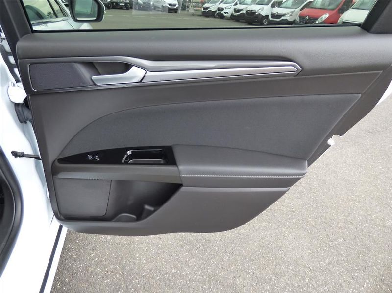 Ford Mondeo 2,0 LED,Navi,Titanium servis - fotka 55 z 72