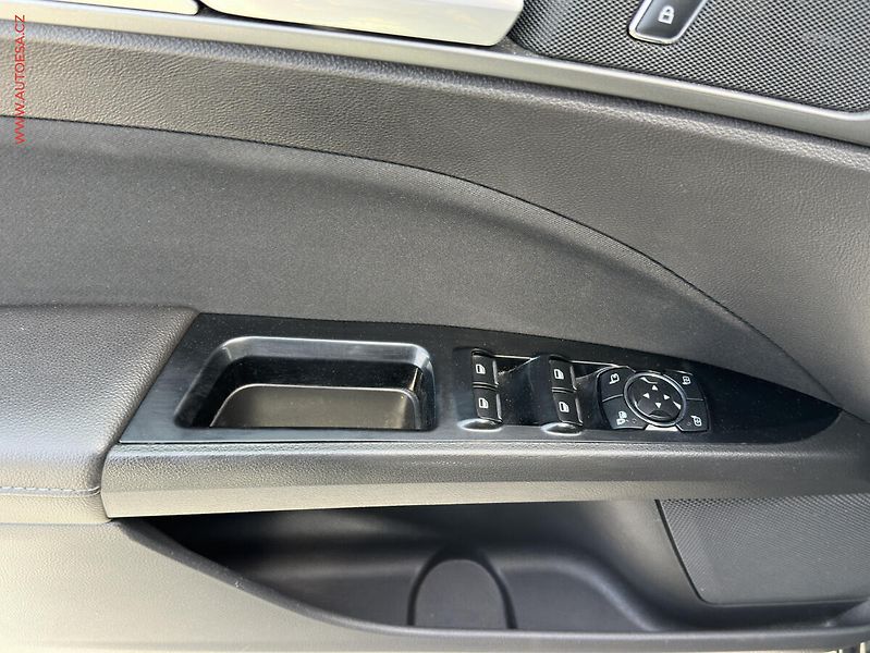 Ford Mondeo (2017) 2.0TDCi, AT - fotka 11 z 19