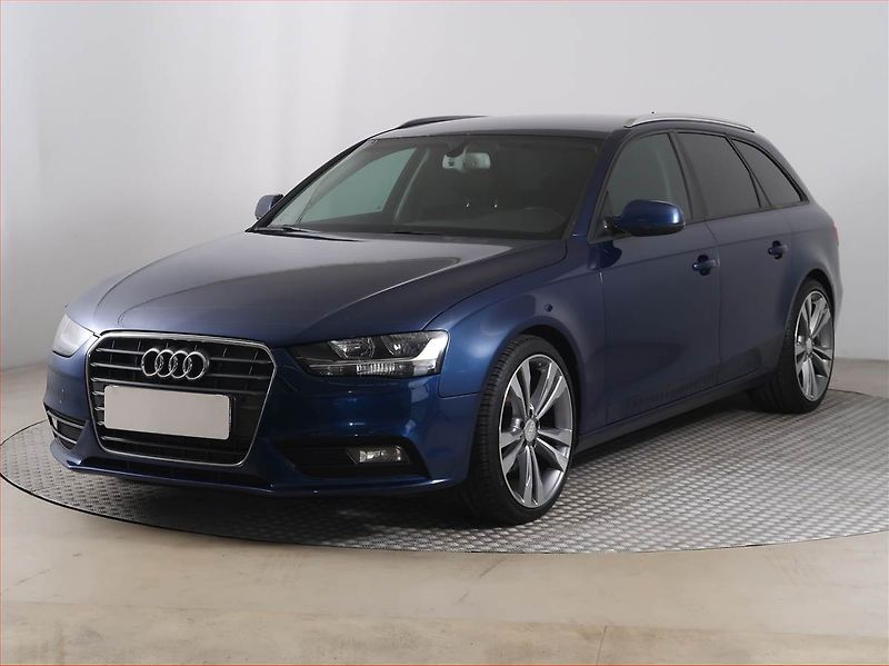 Audi A4 (2012) Ambition 2.0 TDI, Serv.kniha - fotka 2 z 16