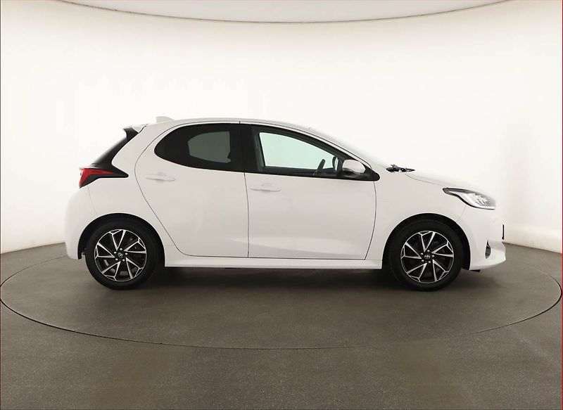 Toyota Yaris (2023) 1.5 VVT-i Hybrid, Automat, ČR - fotka 6 z 18