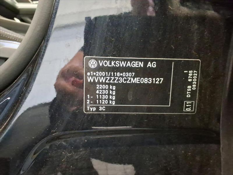 Volkswagen Passat 2,0 TDI TAŽNÉ KAMERA KEYLESS - fotka 9 z 9
