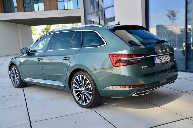 Škoda Superb (2023) L&K 2,0 TDI 147 kW 7-st aut 4x - fotka 16 z 66