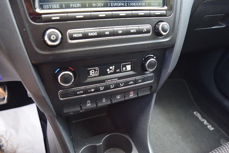Škoda Rapid (2014) 1.2TSI 63kw AMBITION PANO OPS - fotka 23 z 50