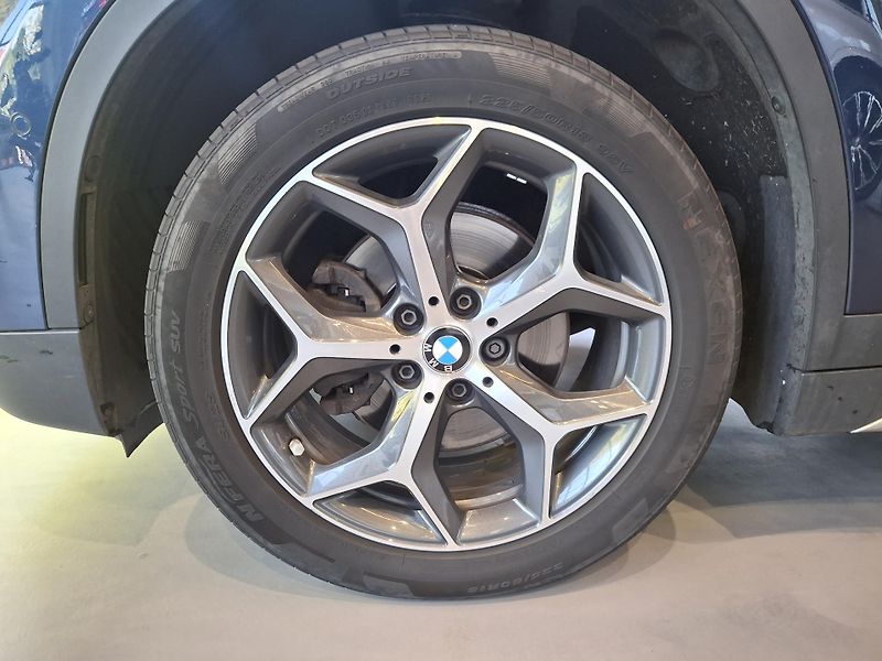 BMW X1 xDrive18d X-Line - fotka 7 z 24