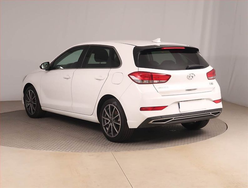 Hyundai i30 (2022) 1.0 T-GDI, ČR,1.maj - fotka 4 z 19