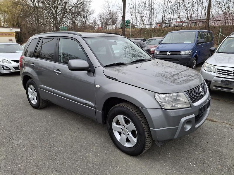 Suzuki Grand Vitara 2.0 benzin  Rezervace - fotka 5 z 43