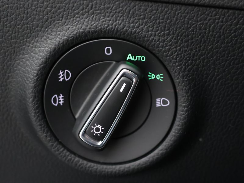Škoda Superb 2,0 TSI DSG CZ Style 1.Maj DPH - fotka 14 z 32
