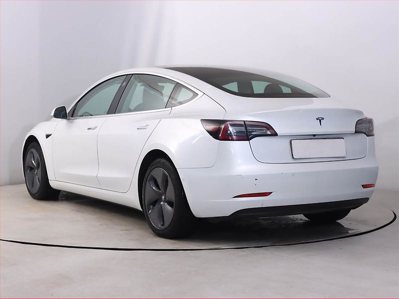Tesla Model 3 (2020) Std Range Plus 52kWh, SoH 83% - fotka 4 z 24