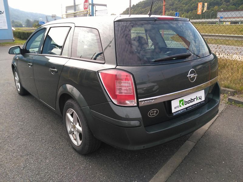 Opel Astra 1,6i /85 kW/ - fotka 4 z 28