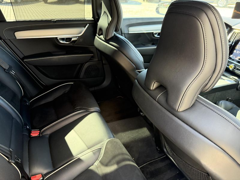 Volvo S90 (2020) 228kW T6 AWD R-DESIGN HUD K360 - fotka 28 z 47