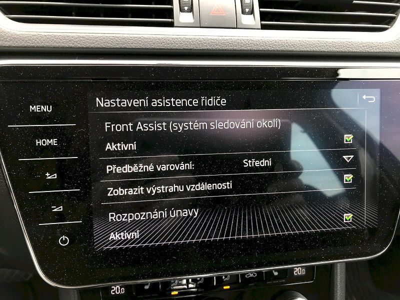Škoda Superb (2018) GRT AMB TD 110/2.0 A7F - fotka 23 z 26