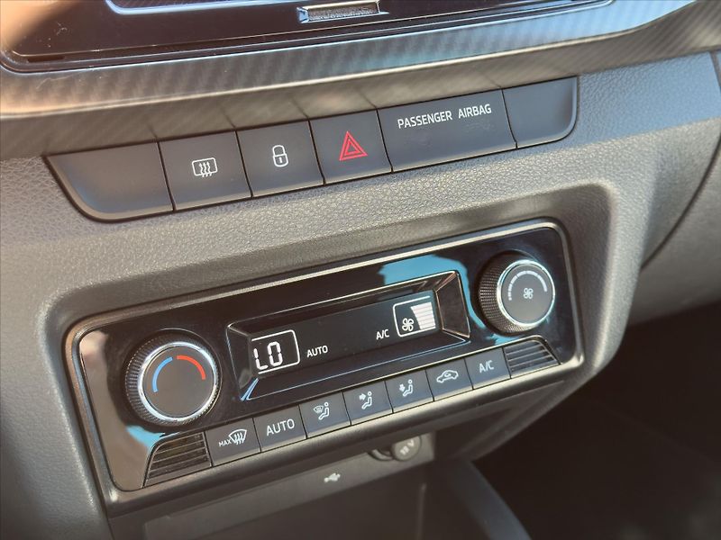Škoda Fabia 1,0 TSI 81kW CZ Monte Carlo - fotka 25 z 36