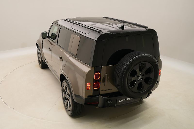 Land Rover Defender 110 D250 X-DYNAMIC SE AWD CZ  - fotka 17 z 50