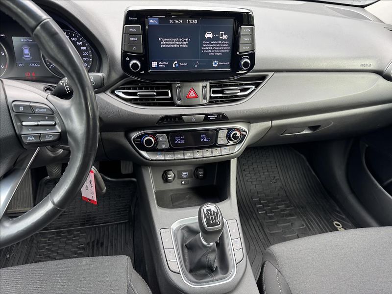 Hyundai i30 1,6 CRDI Smart ČR DPH - fotka 18 z 31