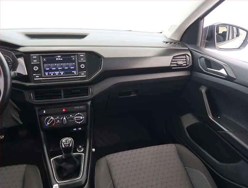 Volkswagen T-Cross (2021) Life 1.0 TSI, Serv.kniha - fotka 8 z 19