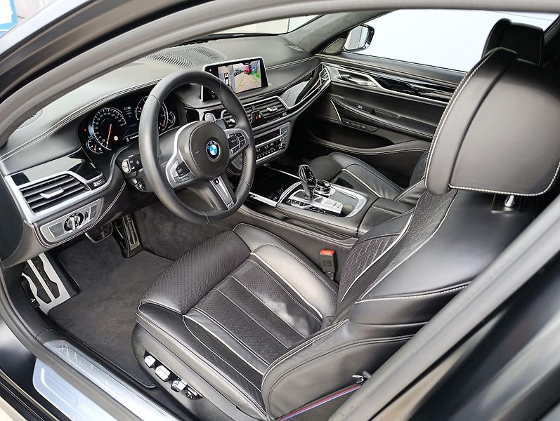 BMW Řada 7 750Ld BLACK FIRE ČR 1.MAJ - fotka 10 z 49