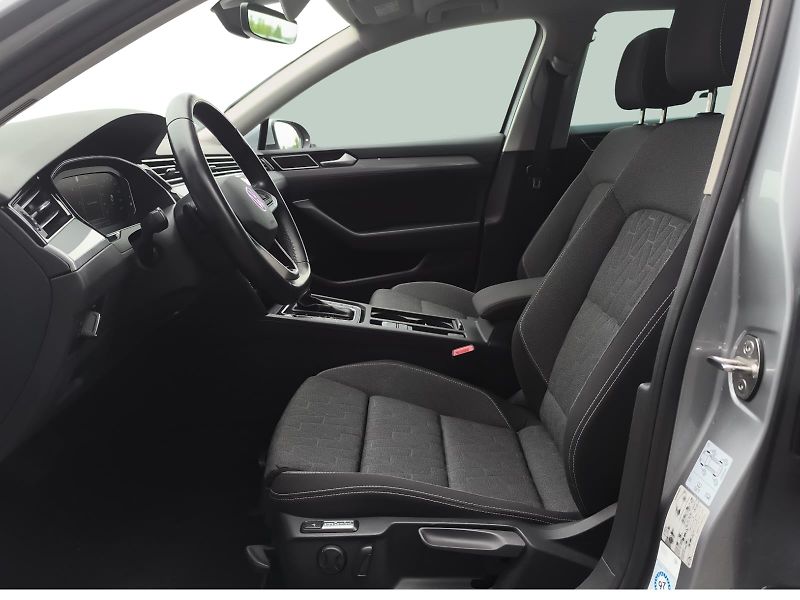 Volkswagen Passat 2.0TDi DSG  Business Premium - fotka 6 z 23