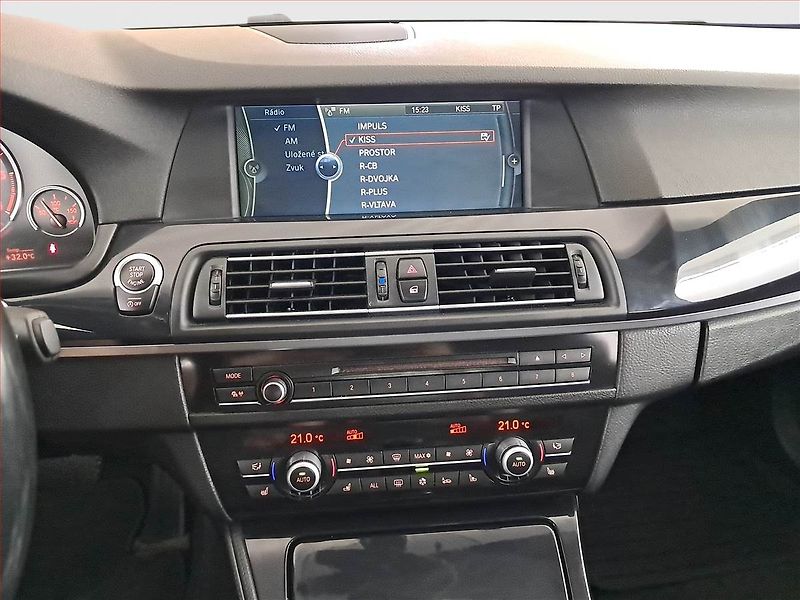 BMW Řada 5 (2011) M Paket 530d xDrive, 4X4 - fotka 12 z 24