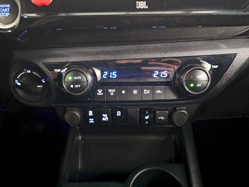 Toyota Hilux (2025) 2.8 D-4D 204k 6AT INVINCIBLE H - fotka 21 z 29