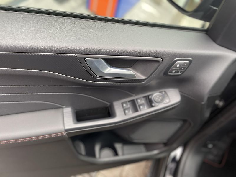 Ford Kuga ST-Line X 2,5 HEV 134 kW AT - fotka 17 z 39