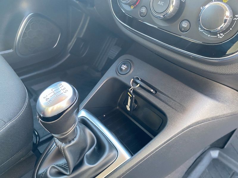 Renault Captur (2019) Limited TCe 130 - fotka 26 z 27