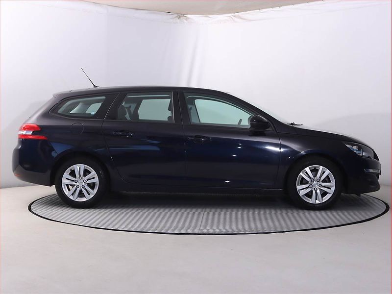 Peugeot 308 (2017) Style 1.6 BlueHDi, Serv.kniha - fotka 6 z 20