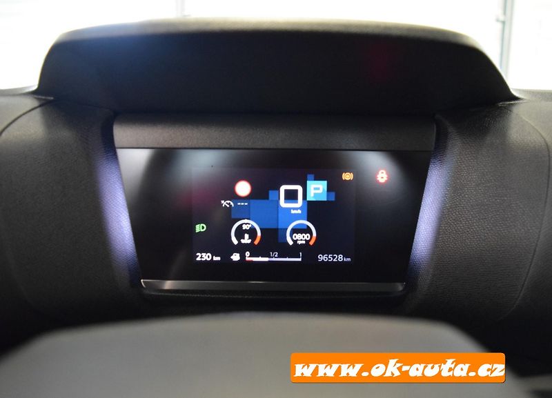 Citroën C4 X 1.2 PURETECH PACK 96 kW. - fotka 49 z 62