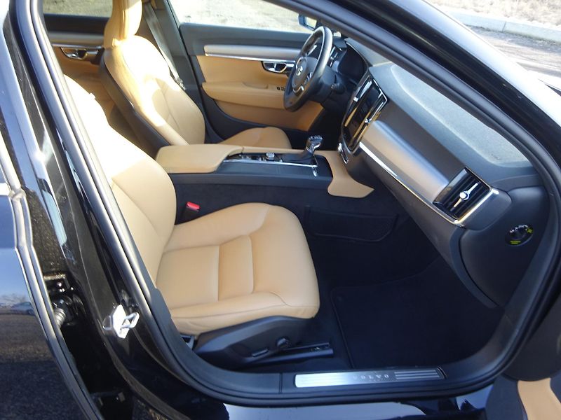 Volvo V90 D4 140kW BUSINESS PLUS DPH - fotka 8 z 32