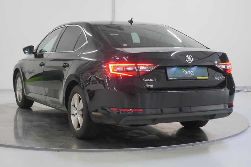 Škoda Superb - fotka 7 z 29