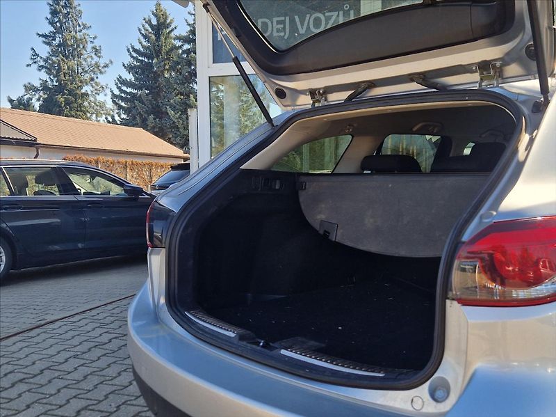 Mazda 6 2,2 Skyactiv-D, HEZKYNAJEZD - fotka 11 z 28