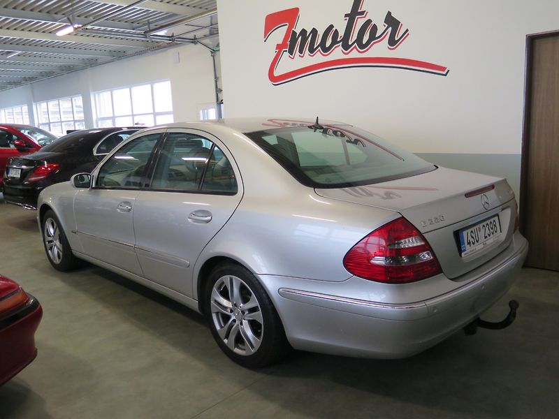 Mercedes-Benz Třídy E (2004) E320,LPG,tažné,klima,kůže,4mat - fotka 2 z 26