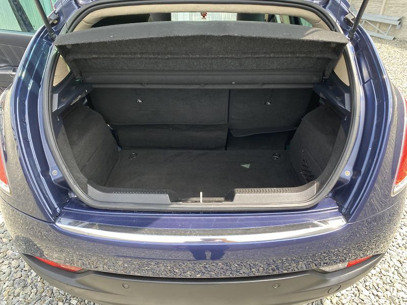 Lancia Delta 2.0JTD 165PS SPORT NAVI SERVIS - fotka 110 z 169
