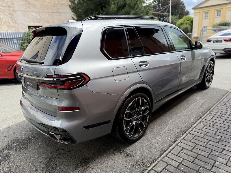 BMW X7 xDrive40d M-PRO Indiv. FULL - fotka 7 z 56