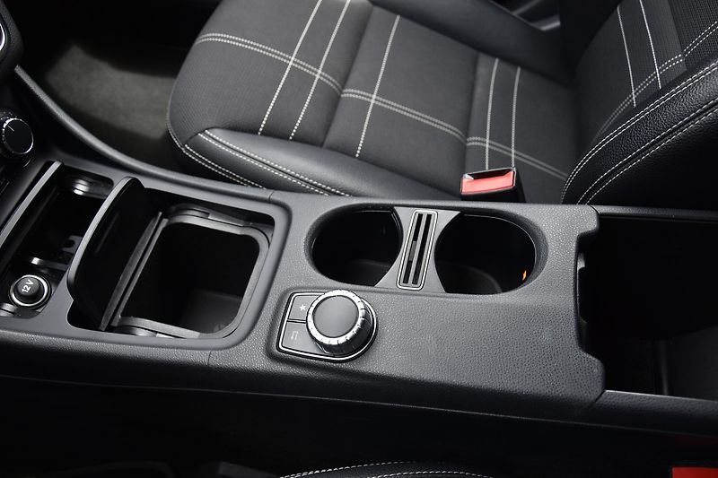 Mercedes-Benz CLA 200 CDi A/T,XENON,NAVI,KAMERA - fotka 34 z 50