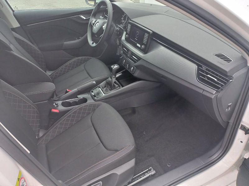 Škoda Scala (2023) Ambition PLUS 1,0 TSI 81 kW DS - fotka 17 z 22