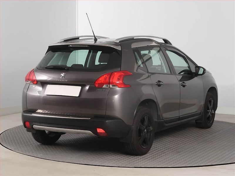 Peugeot 2008 (2016) 1.2 PureTech, Tempomat - fotka 5 z 12