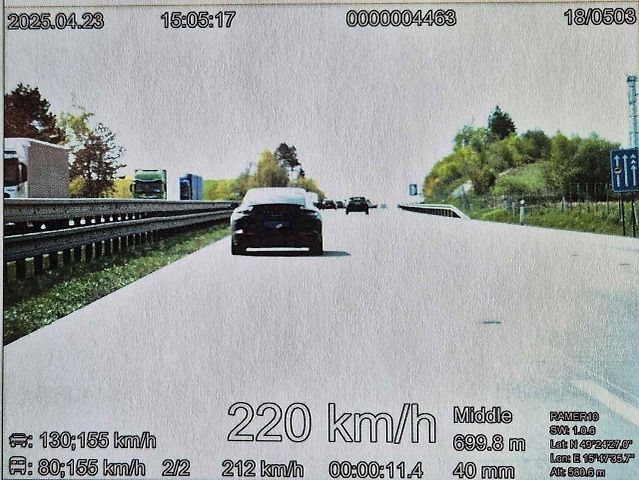 Další hříšník, který hnal na dálnici D1 vysokou rychlostí. Policisté řidiči naměřili 220 kilometrů v hodině.